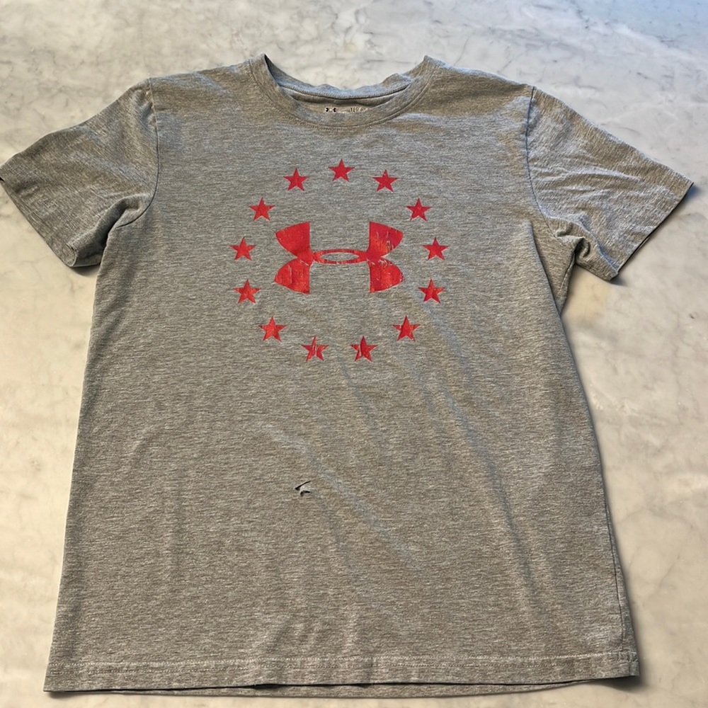 Under Armour freedom T-shirt. Boys large. Flaw.
